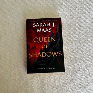 Queen of Shadows by Sarah J. Maas